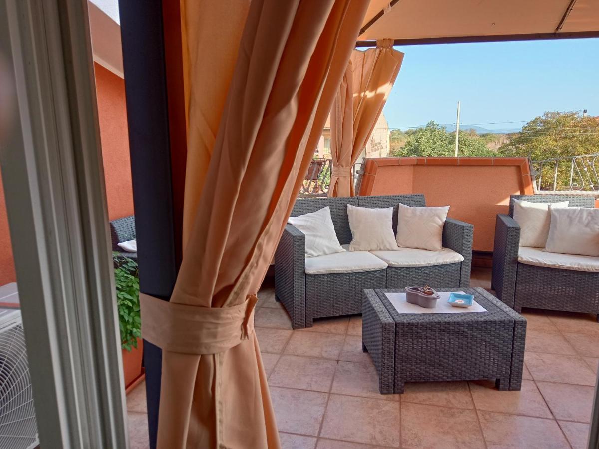 Casa Vacanza Le 2 Isole Suni Εξωτερικό φωτογραφία