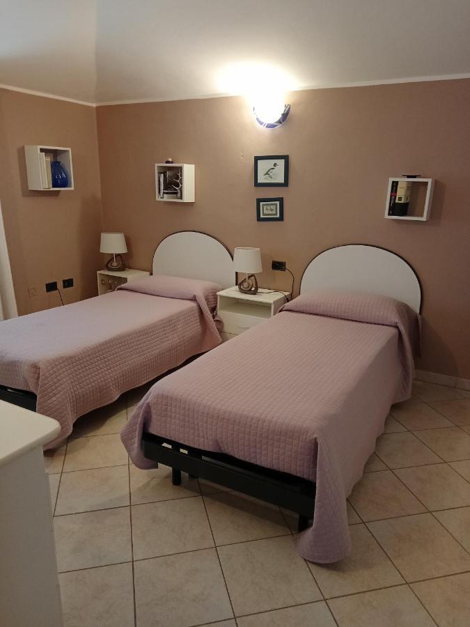 Casa Vacanza Le 2 Isole Suni Εξωτερικό φωτογραφία